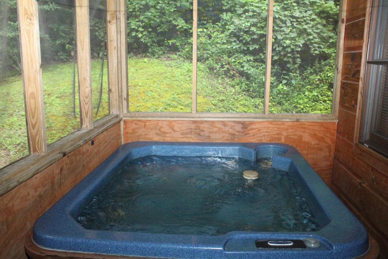 Alpine Joy-Hot Tub, Pond Access ,1089 Of Free Tickets For Each Paid Day, Dollywood And More! Seri Kembangan Exterior foto