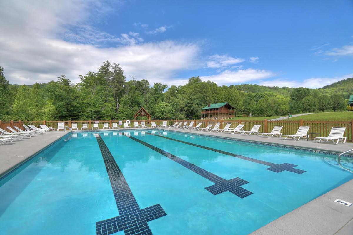 Alpine Joy-Hot Tub, Pond Access ,1089 Of Free Tickets For Each Paid Day, Dollywood And More! Seri Kembangan Exterior foto