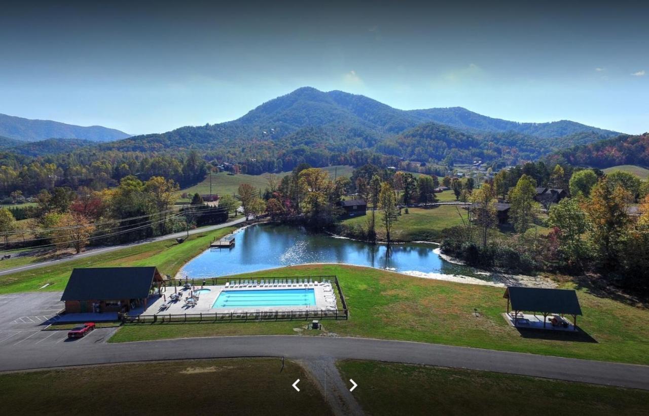 Alpine Joy-Hot Tub, Pond Access ,1089 Of Free Tickets For Each Paid Day, Dollywood And More! Seri Kembangan Exterior foto